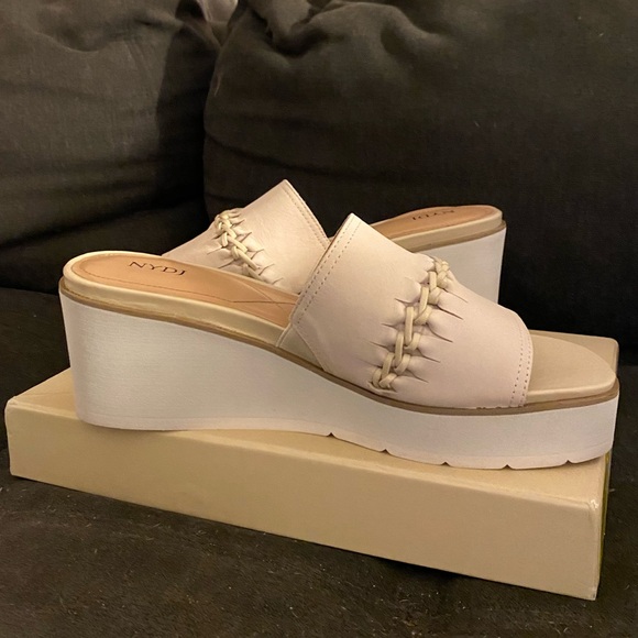 NYDJ Womens Rory Ivory Nubuck Wedges Size 8.5 M WORN ONCE Like New - Picture 7 of 8